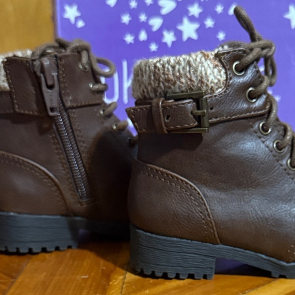 Kids Size 7M Brown Abigail Boots - Picture 3 of 11
